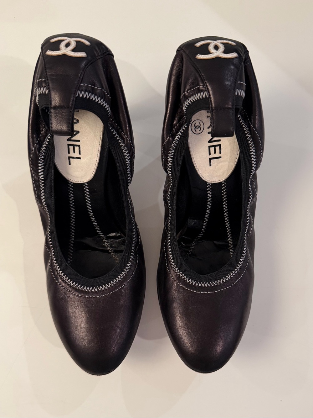 CHANEL Black Leather Round-Toe Ballet Pumps with White Contrast Stitching